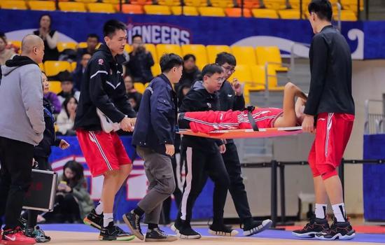 CBA又一人重伤!林书豪被嘲笑后大爆发