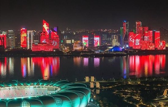 “大莲花”映衬中国红 国足算天算地不如算自己