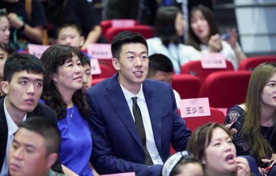 很早之前王少杰就是cba各支球队关注的目标
