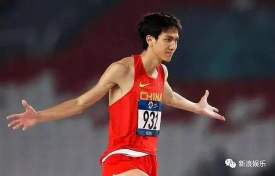 休闲装,干干净净的阳光大男孩。