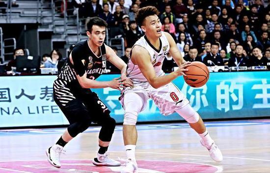 24岁新星必进中国男篮,一点比郭艾伦更出色