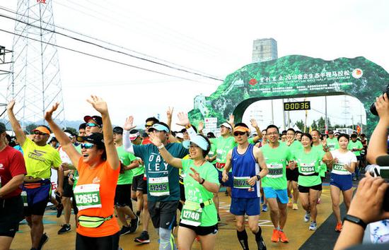 密云生态马拉松起跑瞬间