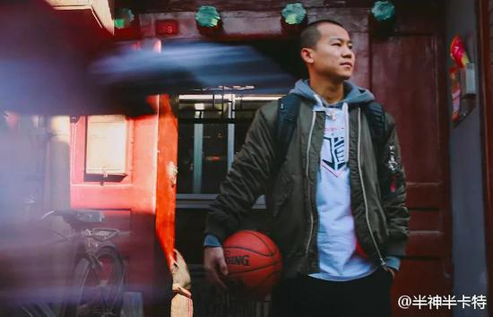 大家看起来可能曹芳会离篮球越来越远,觉得不会像大学的时