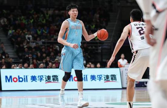 4年前差不多的周琦和约基奇 如今相差多少?