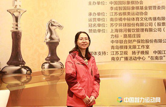 邝颖慧老师在李杯赛场上