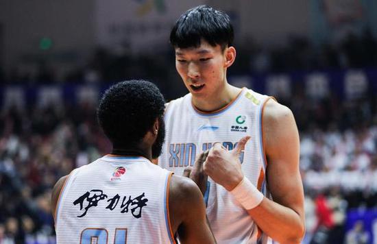 4年前差不多的周琦和约基奇 如今相差多少?