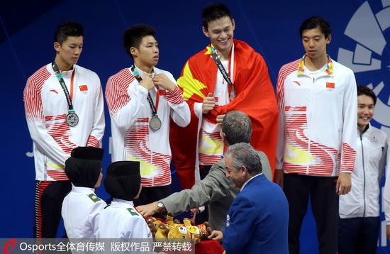 男子4×200米自由泳，中国队遗憾摘银。