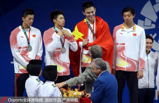 男子4×200米自由泳,中国队遗憾摘银。