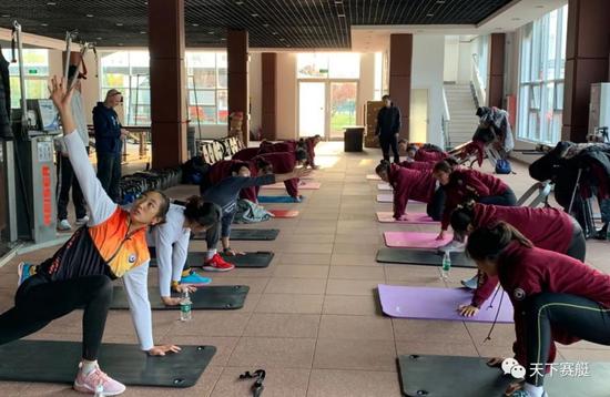 终于又能下水啦！ 赛艇队皮划艇队转场日照训练