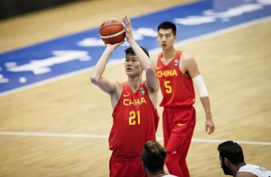 CBA出现突发情况！张兆旭的痛他又品尝了一遍