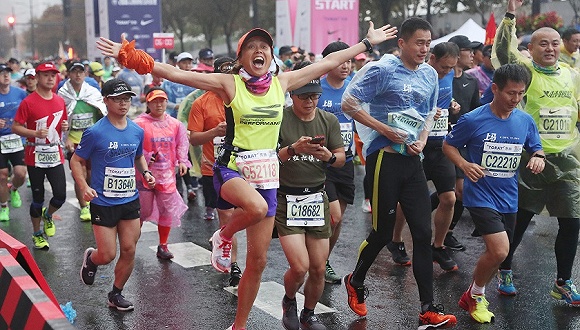 2014年，马拉松赛事审批松绑，它成为产业爆发的起点。