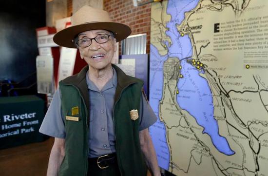 98岁的公园管理员贝蒂 图源：视觉中国