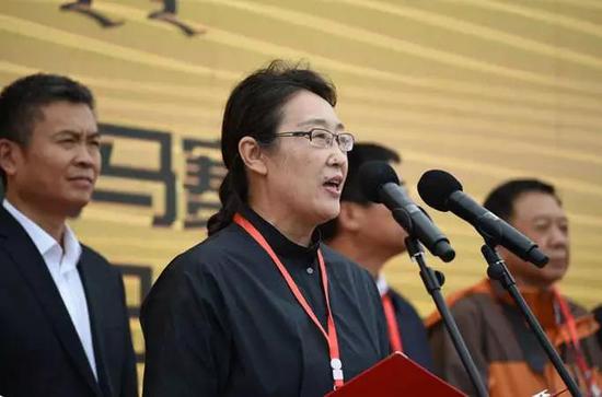 呼伦贝尔市委常委,宣传部长陈丽岩致辞.