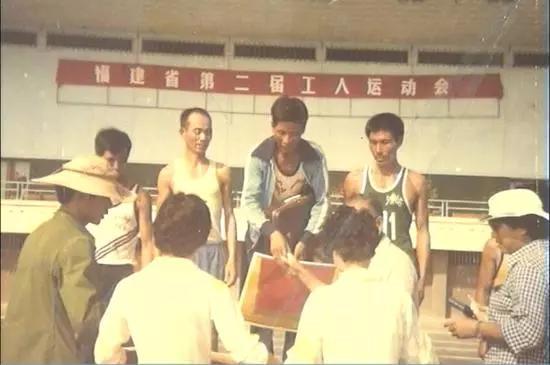 “百马小刘”厦马完赛 跑步60年把自己锻炼成中