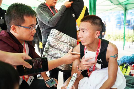 接受采访时彭建华显得很自信。图/社交媒体