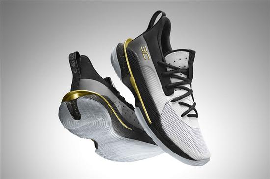 under armour一路陪伴库里厮杀成长,将他铭刻于心的赤诚敬意融于设计