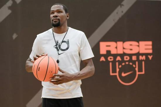 无惧挑战!杜兰特中国行激励篮球爱好者敢做自己