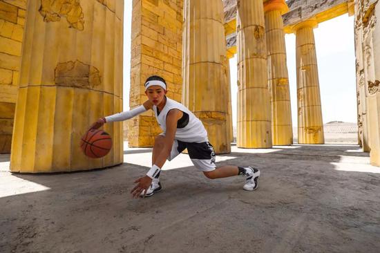 如今她加入了兰州new sky街球队,这是对她实力的肯定,同时这也是一个