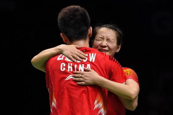 图说：羽毛球世锦赛，中国选手郑思维/黄雅琼夺得混双冠军。