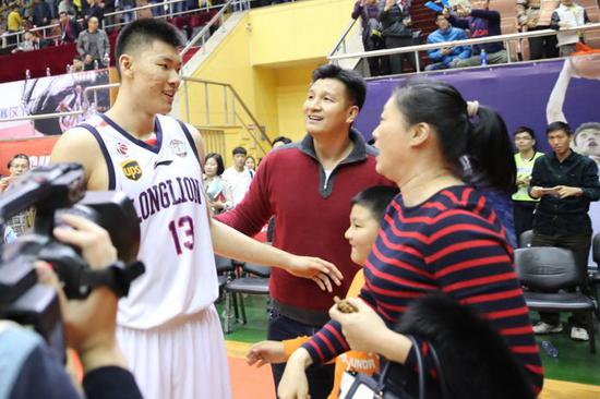 新疆把他作为夺冠拼图 新赛季2轮就摘大号两双