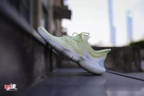 Nike free rn sales commuter 2018 ptt