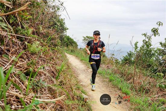 正如人们给她取的外号“越野跑阿拉蕾”一样，活波开朗