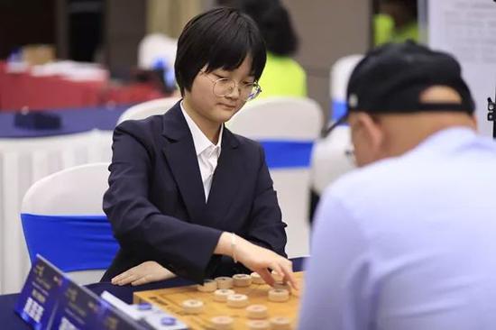 象甲第4轮女棋手时隔十年再战黄蕾蕾顶和男特大