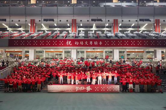 的场文男破纪录祝捷会