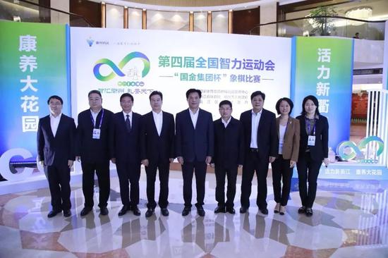 从左至右：王继明、张亚东、吕跃龙、郑瑶、李建明、周向军、朱国平、杜莹莹、郭莉萍