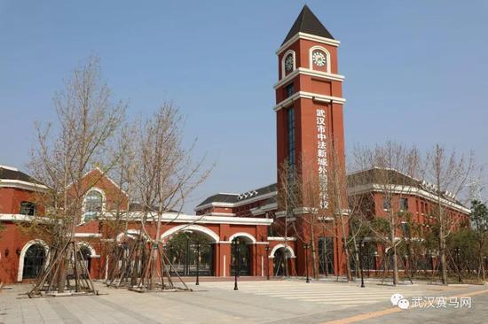 武汉市中法新城外国语学校