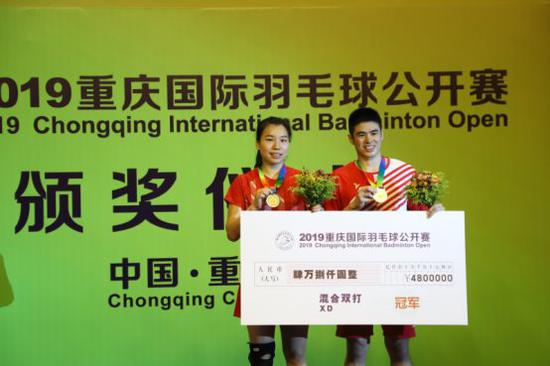 唐平阳/姜彬彬苦战胜出 重庆国际羽毛球公开赛加