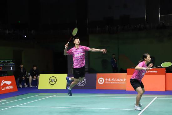 唐平阳/姜彬彬苦战胜出 重庆国际羽毛球公开赛加