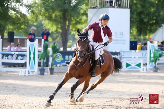 刘磊：只因热爱，他大学毕业却去做马工，如今