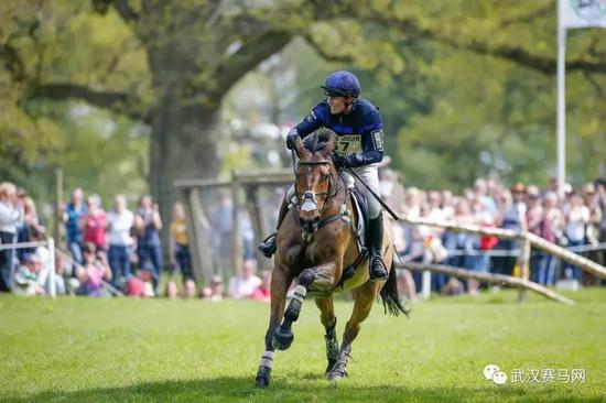 打破传统，英女王外孙女加入赛马俱乐部