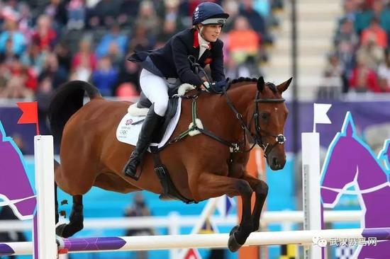 打破传统，英女王外孙女加入赛马俱乐部