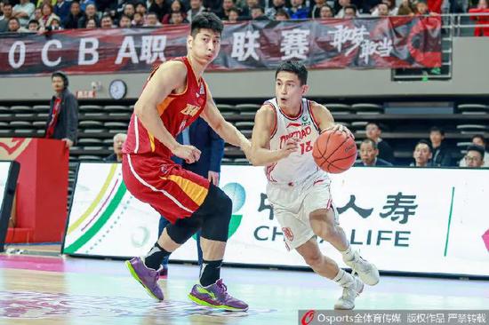 青岛客场惜败浙江，约翰逊26分21篮板3盖帽！