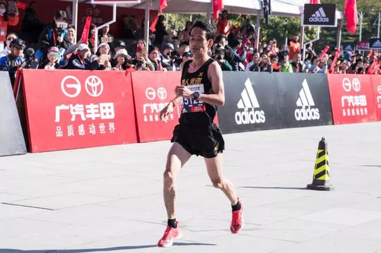 以赛代练董国建状态一般彭建华 结果双双210