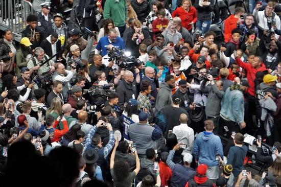 指日可待!NBA第一对父子兵要来了?