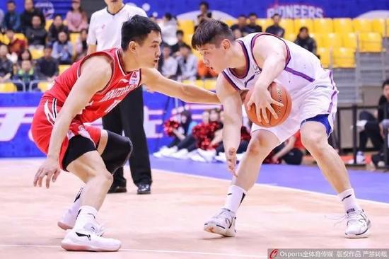 青岛豪取五连胜,亚当斯约翰逊合砍85分!