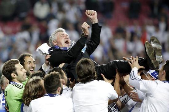 特里：安切洛蒂被切尔西解雇当天 球队为他送别