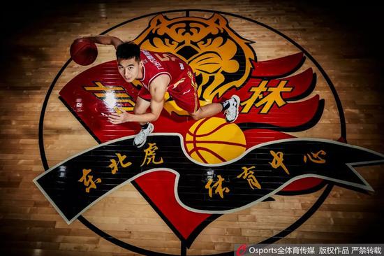 本赛季郭艾伦助攻数99个 排在国内球员之首