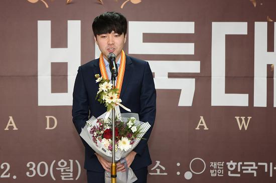 韩国围棋大赏：朴廷桓MVP 申真谞独揽三大奖项