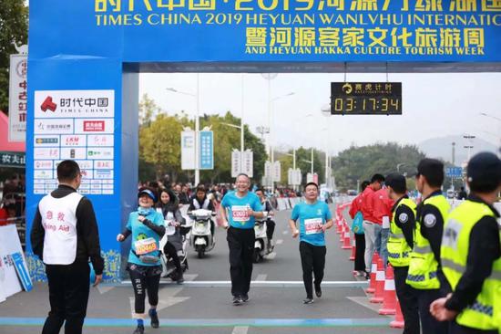 为河源点赞!市长领跑 副市长3小时17分关门完赛