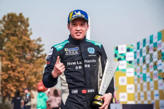 特写车手张臻东不忘初心披荆斩棘的封王之路