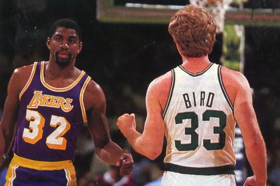 差点就戴帽了!武磊斜射滑门而过 就差那么一丢丢