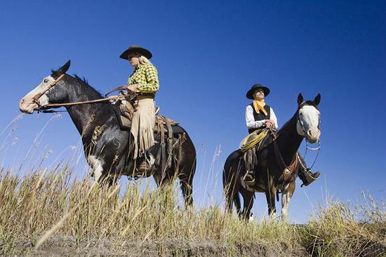 丰富多样的骑马方式