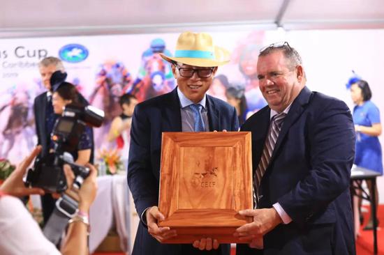 覃勇问鼎加勒比海奖金最高赛事“圣卢巅峰杯”