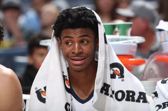 9400w先生遭遇车祸！脑震荡+颈部受伤！