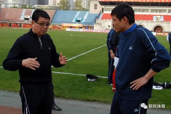 赋闲许久重回崇明岛 范志毅会是下一个徐根宝吗