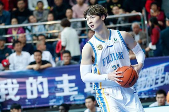 王哲林的选秀报告！评分86分，为何没进NBA？